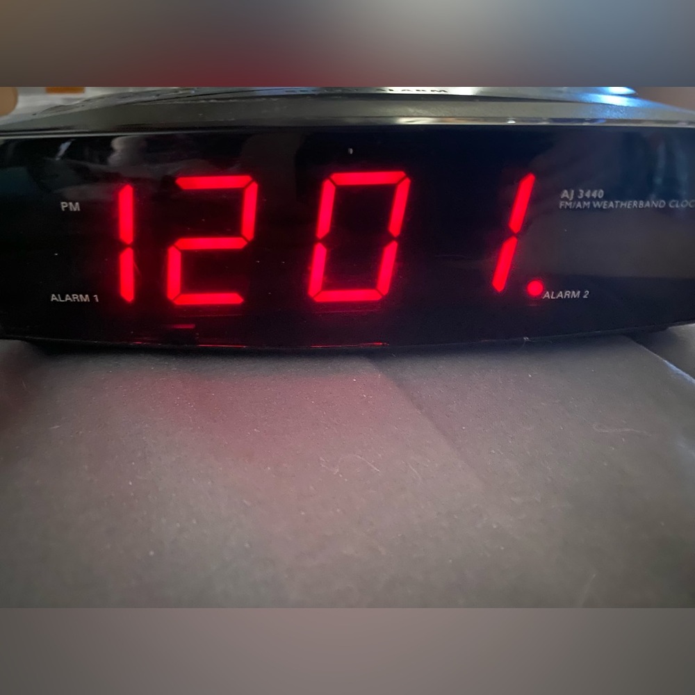 VTG  90s Magnavox AJ 3440/17 AM/FM
Weatherband Dual Alarm Clock
Radio. Tested